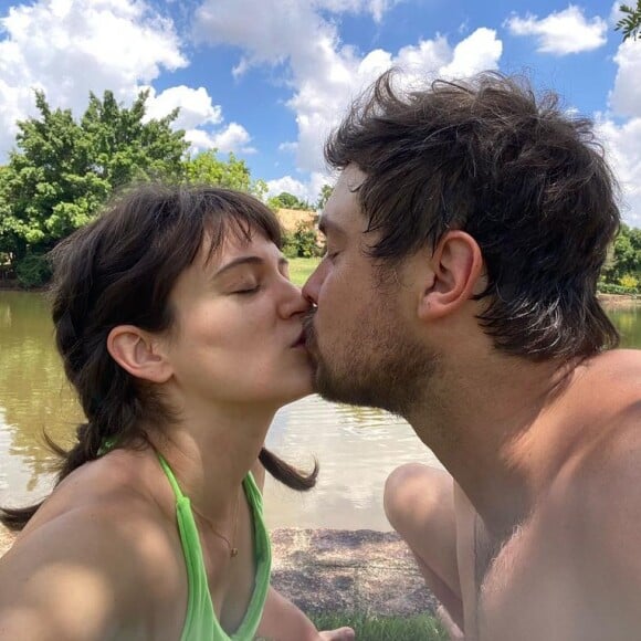 Bianca Bin e Sergio Guizé curtiram fim de semana romântico