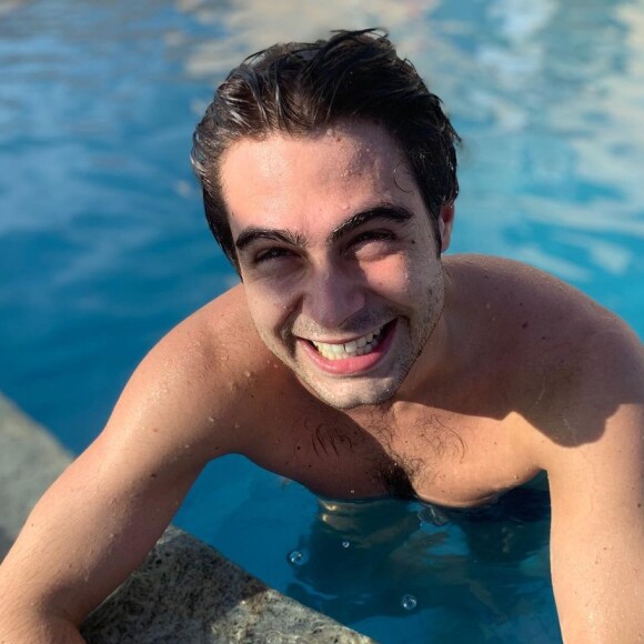 Rafa Vitti publicou fotos dentro de uma piscina
