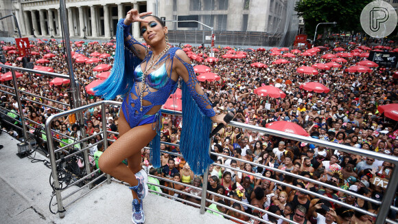 Anitta leiloou experiência no Carnaval por US$ 110 mil em evento beneficente