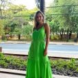Vestido longo em cor vibrante de verde foi a aposta de Talitha Morete