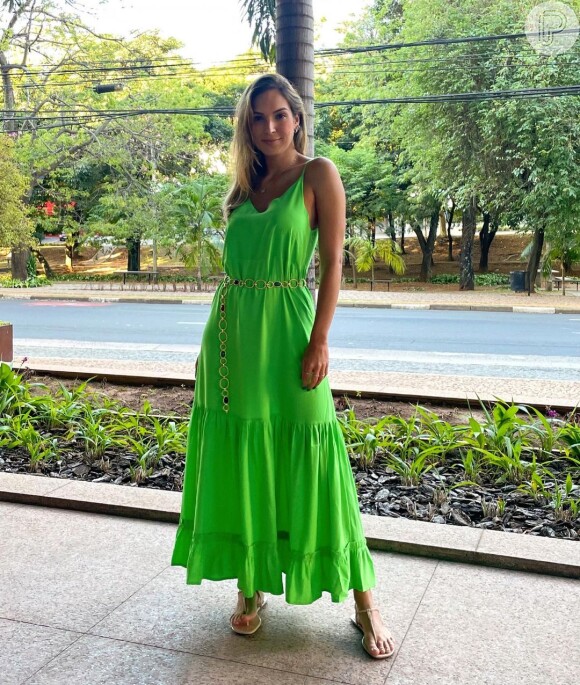 Vestido longo em cor vibrante de verde foi a aposta de Talitha Morete