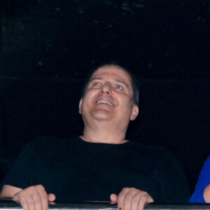 Paolla Oliveira bebeu e curtiu ao assistir show de Diogo Nogueira com amigos