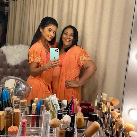 A mãe de Mileide Mihaile, Doralice está com câncer, mas decidiu não contar para a filha durante o confinamento