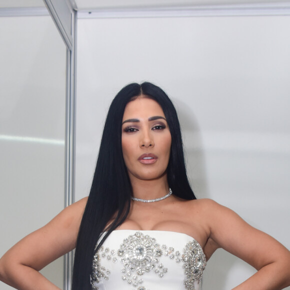 Simaria, da dupla com Simone, usou uma sandália também grifada, essa da marca Rene Caovilla, com valor médio de R$ 5 mil