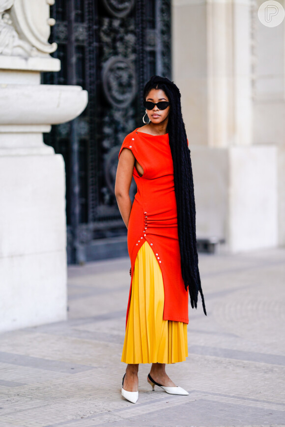Que tal misturar amarelo e vermelho no outfit de Réveillon? Olha como essa combinação fica estilosa!