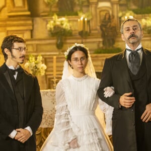 Novela 'Nos Tempos do Imperador': Dolores (Daphne Bozaski) e Nélio (João Pedro Zappa) fogem causando revolta em Tonico (Alexandre Nero)