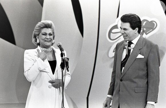 Silvio Santos com Hebe Camargo em um de seus programas de TV nos anos 1990