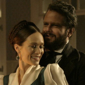 Luísa (Mariana Ximenes) e Pedro (Selton Mello) são amantes desde o começo da novela 'Nos Tempos do Imperador'