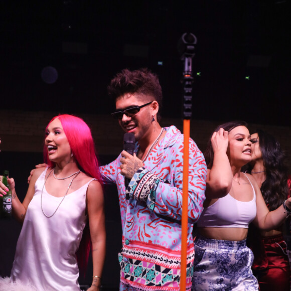 Virgínia Fonseca riu da situação ao encontrar Zé Felipe conversando com seu ex na festa do pijama que organizou nesta terça (21)