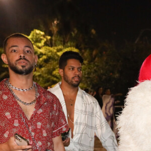 Virgínia Fonseca e Zé Felipe foram simpáticos com os fãs na porta da festa do pijama da influenciadora
