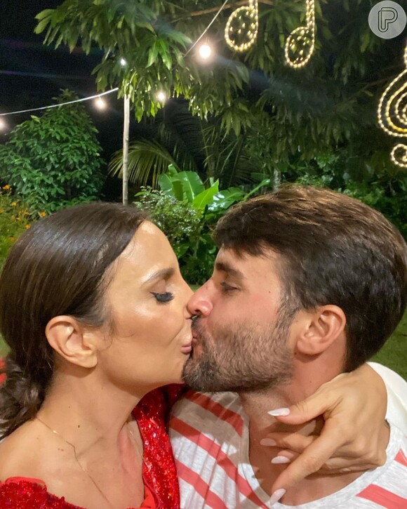Ivete Sangalo troca beijos com o marido, Daniel Cady