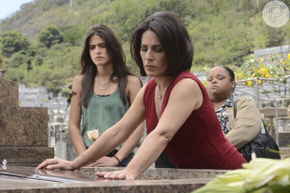 Gloria Pires contracena com a filha, Antonia Morais, no filme 'Linda de Morrer'  