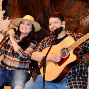 Dupla de Luiza, Maurílio emocionou fãs ao aparecer em vídeo antigo cantando com Marília Mendonça