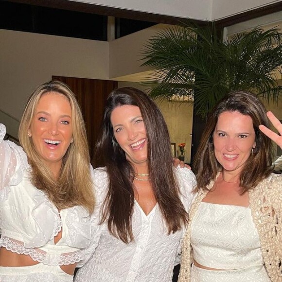 Ticiane Pinheiro celebrou a chegada de 2022 com amigos