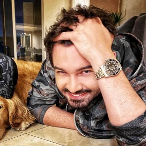 Fernando cantou que está solteiro e afirmou que não vai voltar com Maiara