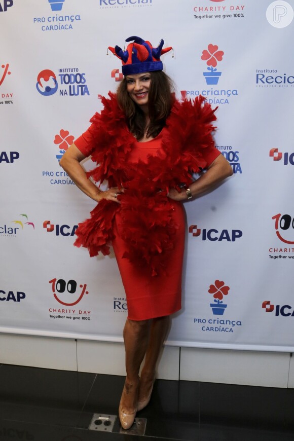 Luiza Brunet se fantasia durante o 'Charity Day 2014', na corretora de valores ICAP, na Barra da Tijuca, na Zona Oeste do Rio de Janeiro
