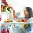 Mantenha um estoque de comidas saudáveis em casa: dessa forma, você irá priorizá-las frente às industrializadas