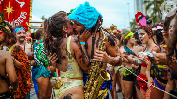 Blocos de Carnaval querem desfilar em locais fechados