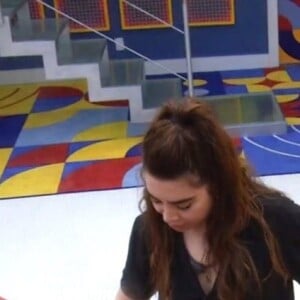 'BBB 22': Naiara Azevedo estava na cozinha com outros brothers na hora que o animal apareceu, como Vinícius e Bárbara