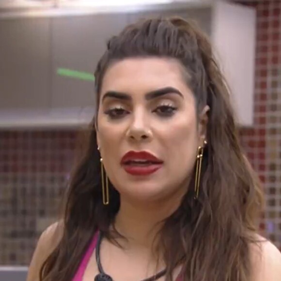 'BBB 22': Naiara Azevedo avistou a barata na cozinha enquanto preparava o almoço para a casa inteira nesta terça (18)