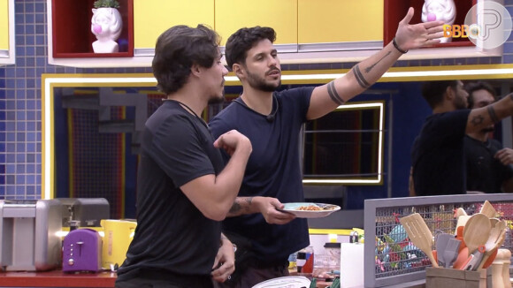 'BBB 22': Rodrigo Mussi e Eliezer foram eliminados da prova e passaram a discutir o jogo na cozinha