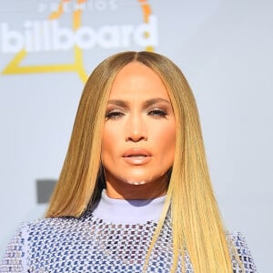 Jennifer Lopez usou peruca lace ultralonga em premiação
