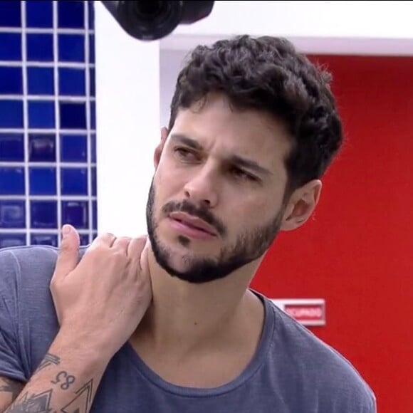 'BBB 22': Rodrigo disse se sentir um peixe fora d'água e que tem sido visto como o participante paranoico da edição, embora esteja falando com todo mundo