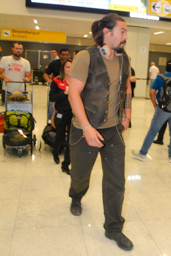 Ator de 'Game of Thrones', Jason Momoa, desembarca no Brasil, nesta quinta-feira, 4 de dezembro