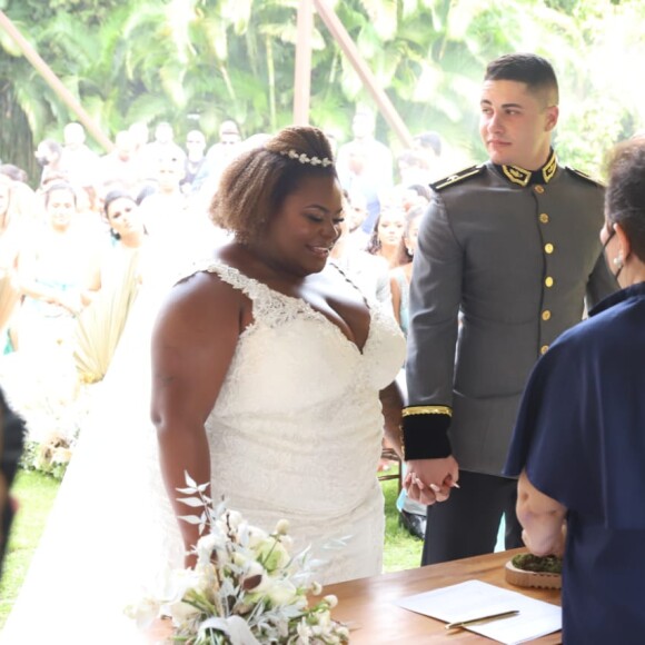 Jojo Toddynho se casou com Lucas Souza na Ilha de Guaratiba, Zona Oeste do Rio de Janeiro, em uma festa com mais de 200 convidados