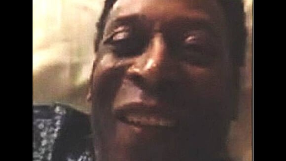 Pelé aparece sorridente ao falar com a filha por videoconferência: 'Te amo'