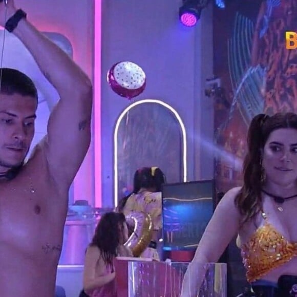 BBB 22: Naiara Azevedo lança 'olhares de desejo' para Arthur Aguiar