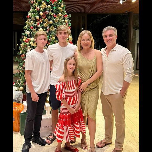 Filha de Angélica com Luciano Huck é conhecida por ter estilosa, aparecendo com roupas coloridas com frequência