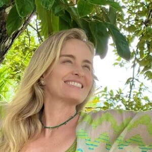 Angélica já serviu de modelo para a filha fotógrafa Eva mais de uma vez, como quando posou de maiô verde em meio à natureza