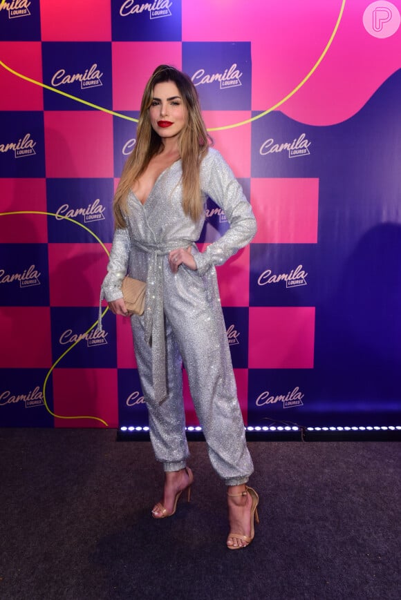 Erika Schneider esteve na festa de 27 anos da influencer e apresentadora Camila Loures