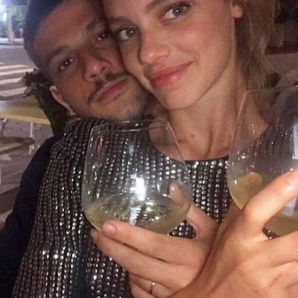 Chay Suede e Laura Neiva estão juntos há pouco mais de sete anos