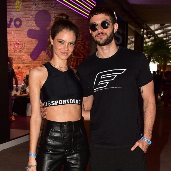 Chay Suede abriu o jogo sobre a relação com Laura Neiva