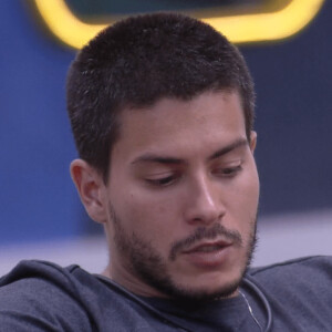 'BBB 22': Arthur Aguiar confessou que, mesmo com Jade Picon tendo o colocado no Paredão, ele não consegue desgostar da influencer