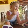 Virgínia Fonseca publicou uma foto de Maria Alice comendo biscoito neste domingo (13)
