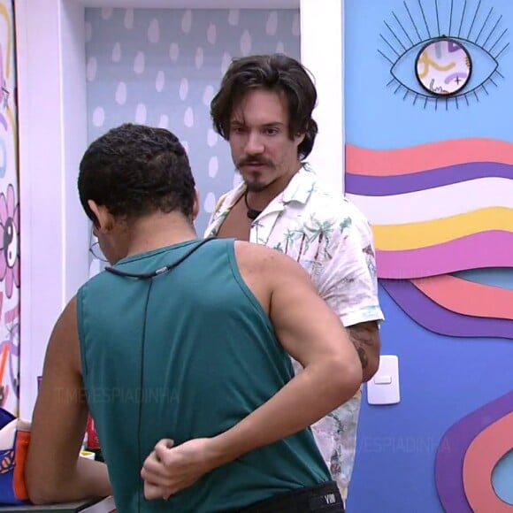 'BBB 22': Eliezer afirmou que 'tinha quase certeza' que Arthur Aguiar lhe daria um emoji negativo, quando Larissa perguntou