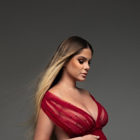 Grávida, Bárbara Evans explicou que já ganhou quase 14 Kg grávida, que se somam aos 14 Kg já adicionados por conta do tratamento para engravidar