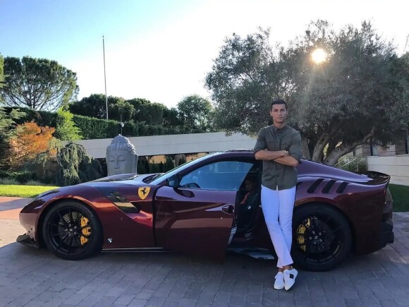 Cristiano Ronaldo: carros do jogador voltaram a ser notícia após viralizar um vídeo mostrando os veículos sendo transportados da casa do atleta na Itália