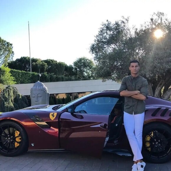 Cristiano Ronaldo: carros do jogador voltaram a ser notícia após viralizar um vídeo mostrando os veículos sendo transportados da casa do atleta na Itália