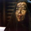 Cora (Marjorie Estiano) aparece para o Comendador (Alexandre Nero) com o rosto escondido sob um véu, em 'Império'