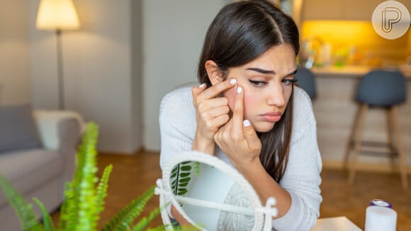 Pele com acne no verão: dicas de skincare para amenizar incômodos