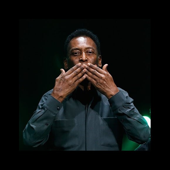 Pelé havia se internado para continuar o tratamento de uma retirada de um tumor no intestino