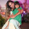 Maíra Cardi levou a filha, Sophia, para festa de 1 ano de Zaya