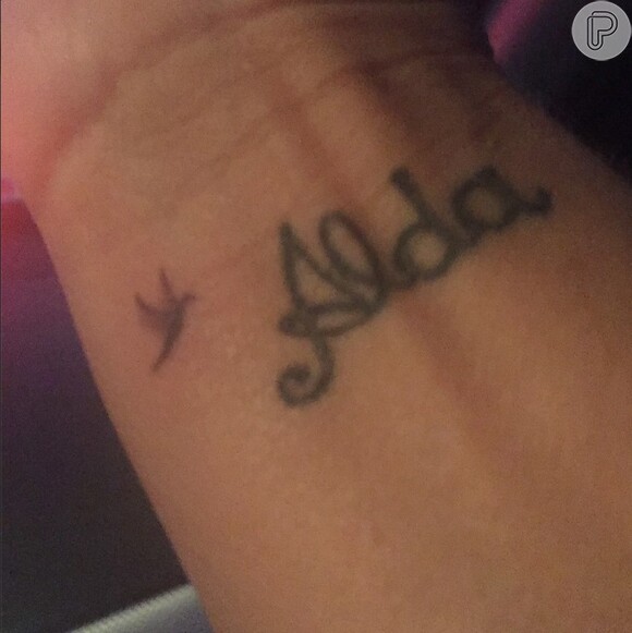 'Passarinho Aldinha nova tattoo', escreveu Xuxa ao postar a foto da tatuagem