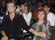 Xuxa tatua passarinho ao lado do nome da mãe no pulso: 'Aldinha'