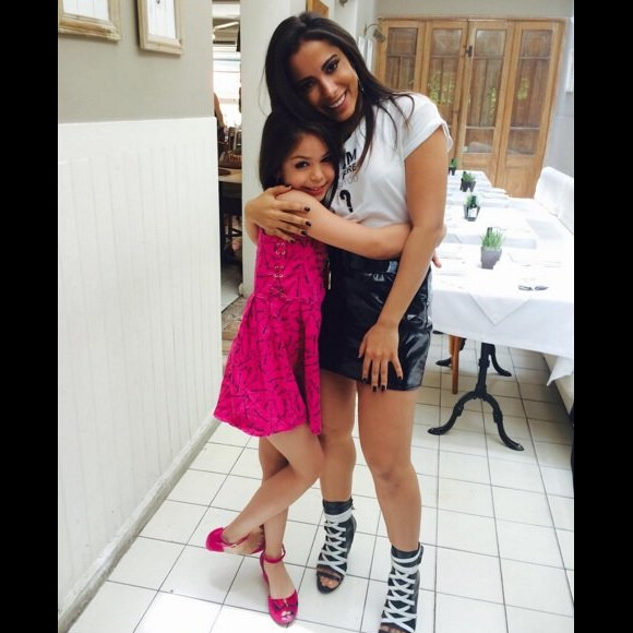 Mc Melody é fã de Anitta desde pequena