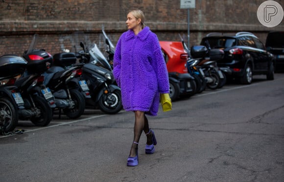 Pelúcia no casaco de frio: a peça conhecida como teddy coat é hit nos looks de frio de Milão